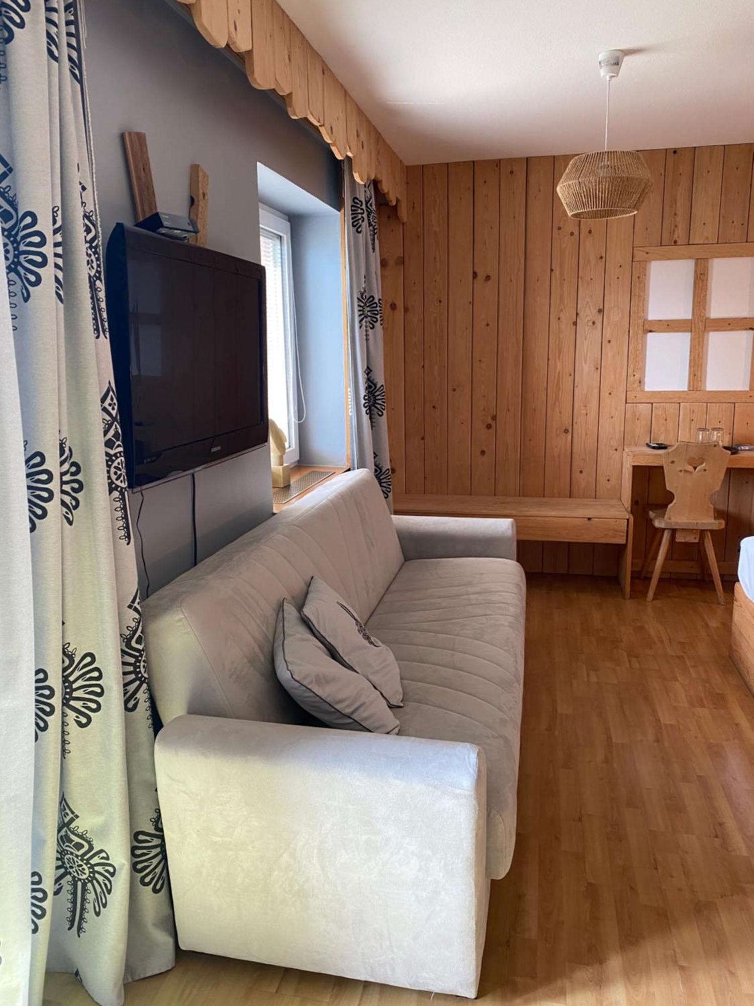 Hotel Almhof 3*