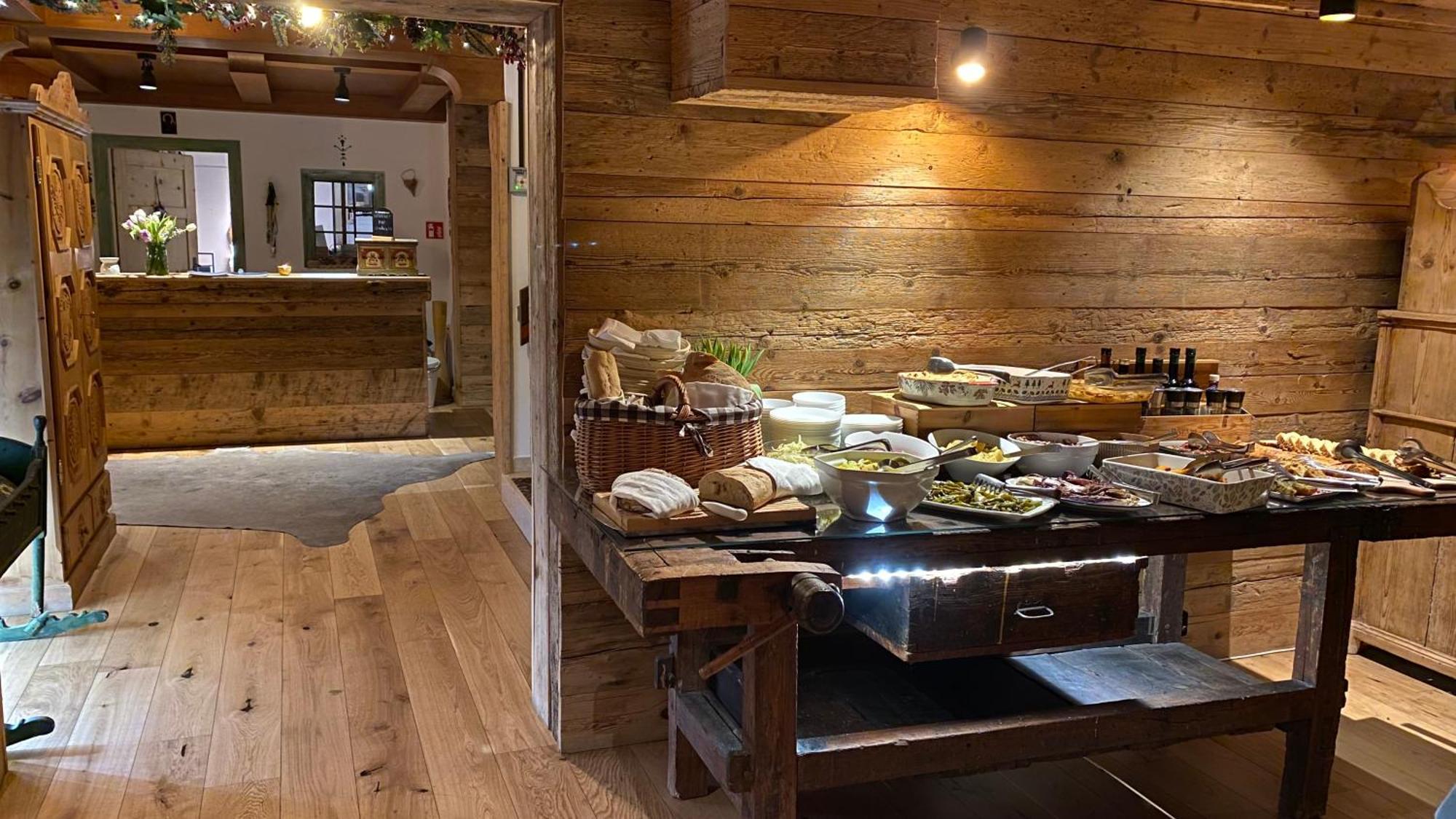 Hotel Almhof 3*